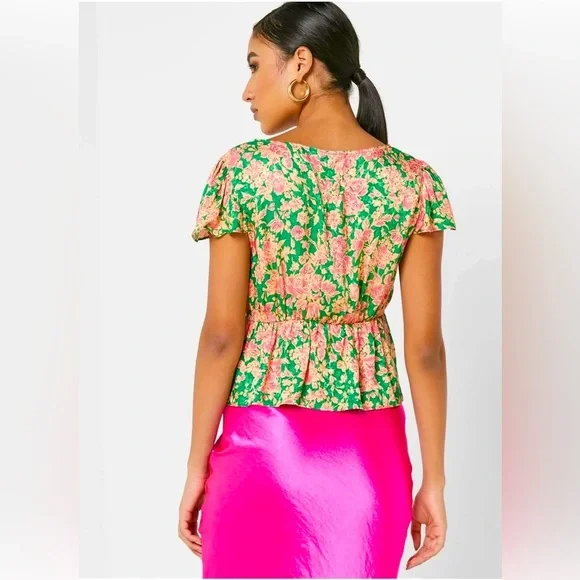 ❣️SOLD❣️ Floral V-Neck Green and Pink Top - Picture 2 of 10